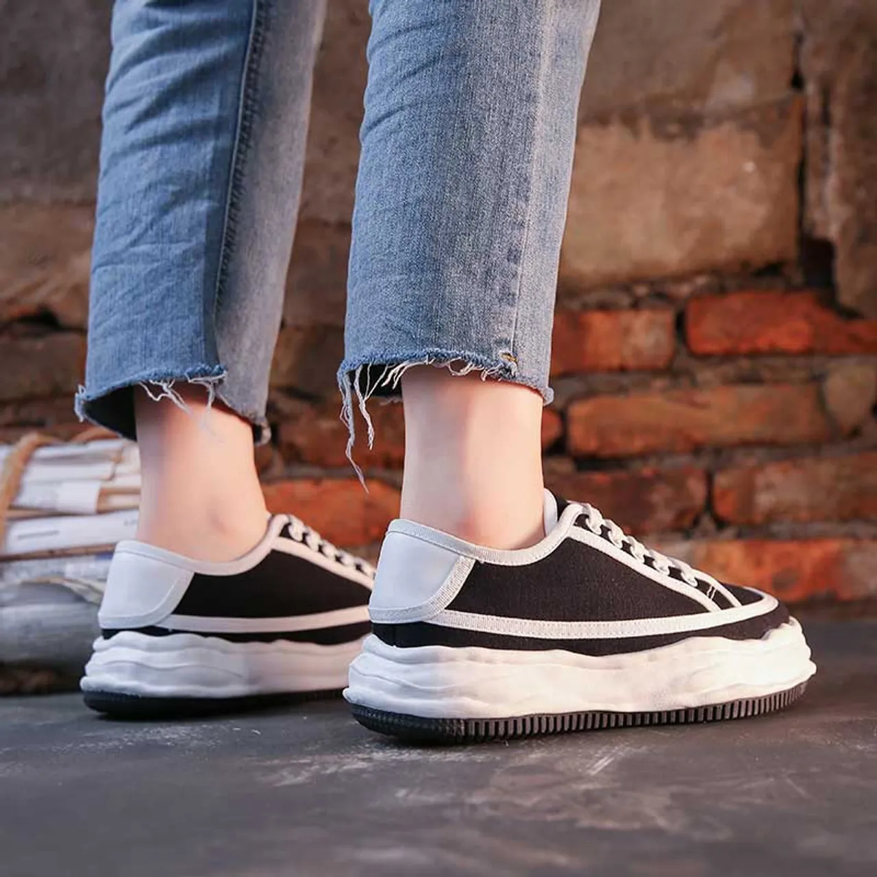 Black white casual canvas platform shoe sneaker