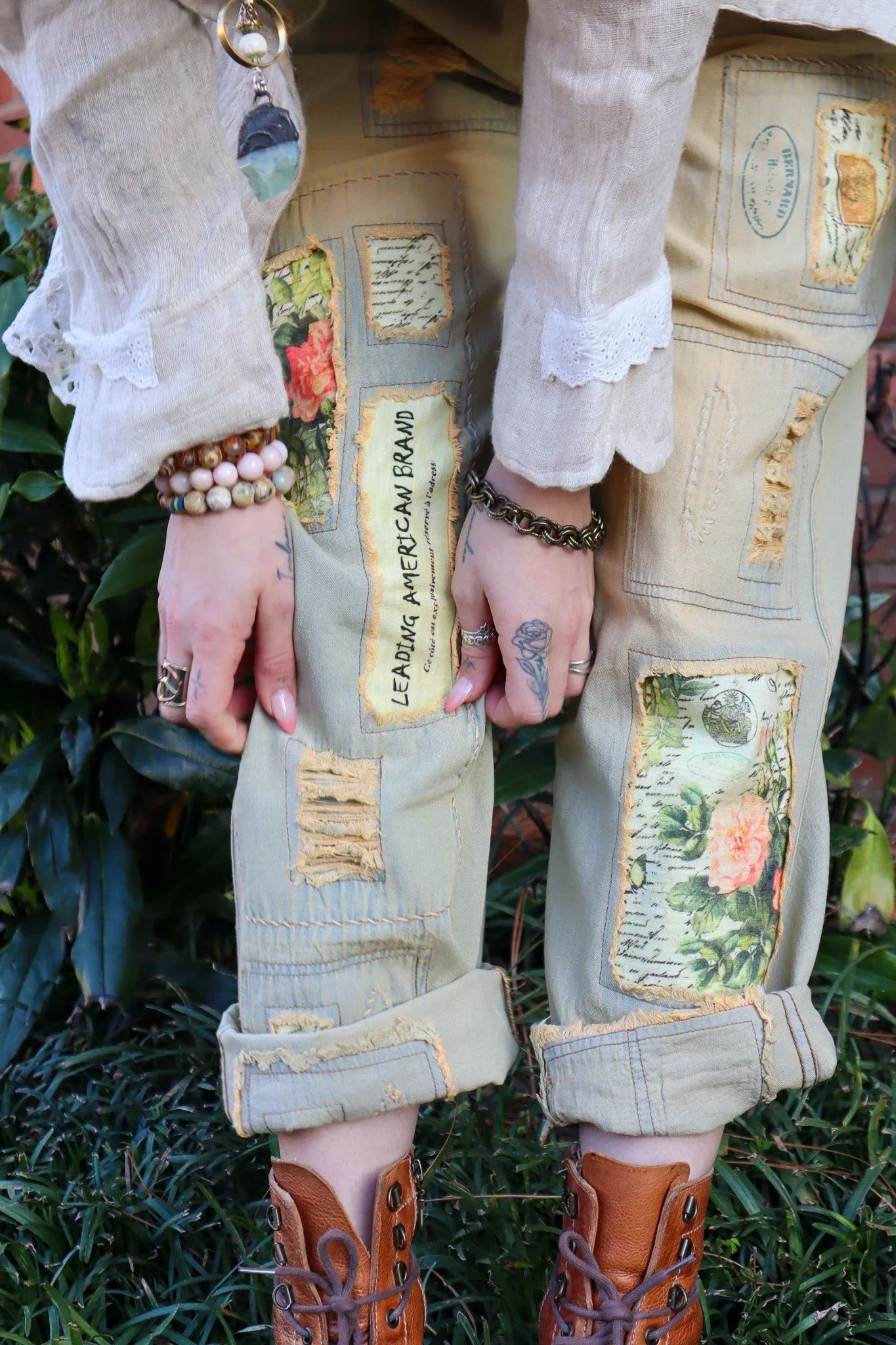 In Vintage Applique Lightwash Denim Pant