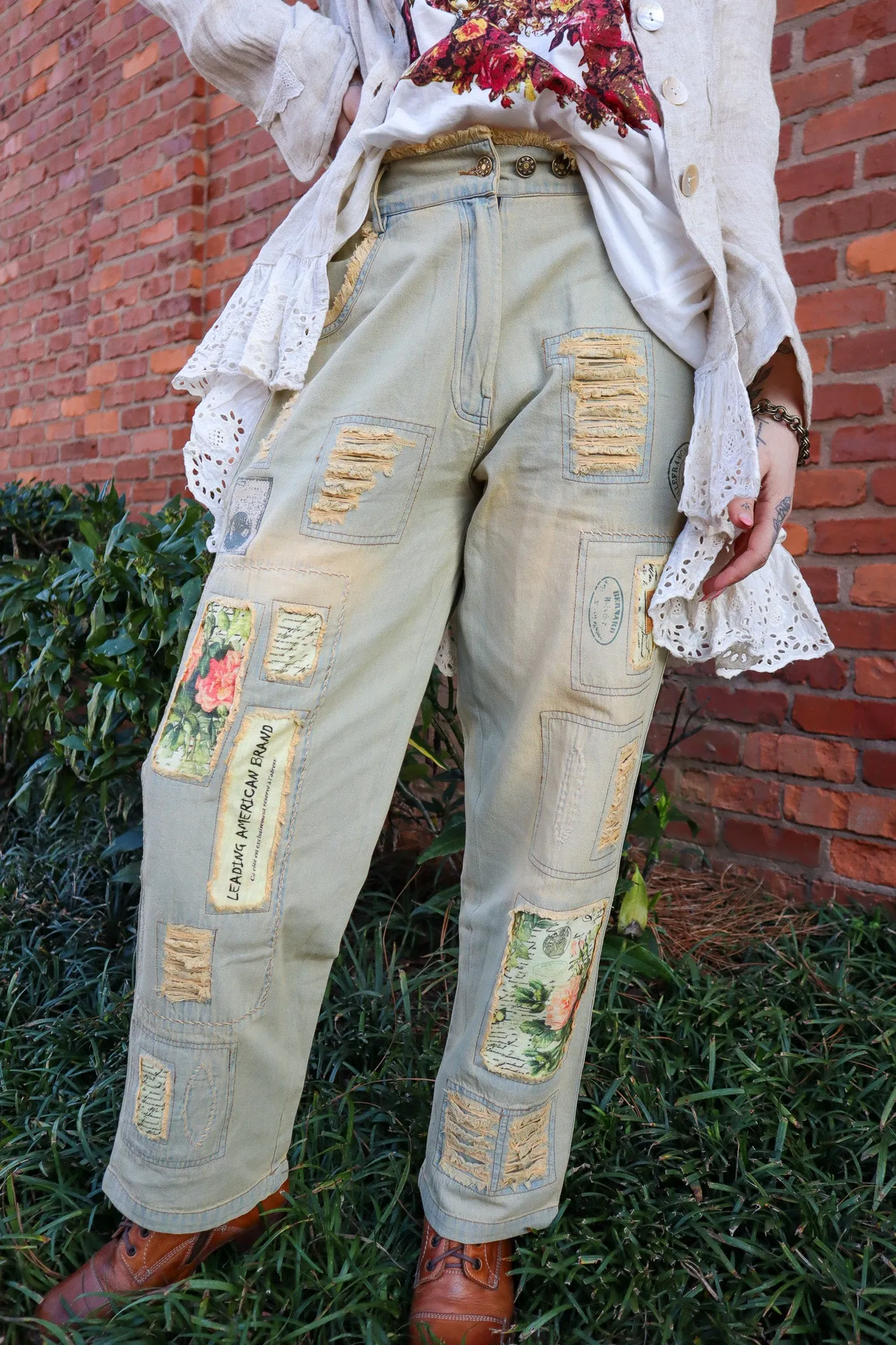 In Vintage Applique Lightwash Denim Pant