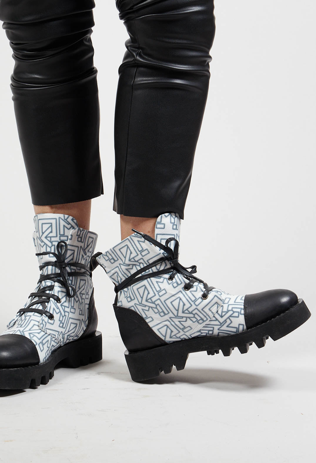 Leather Motif Ankle Boots in Slodi Black / Los Angeles White