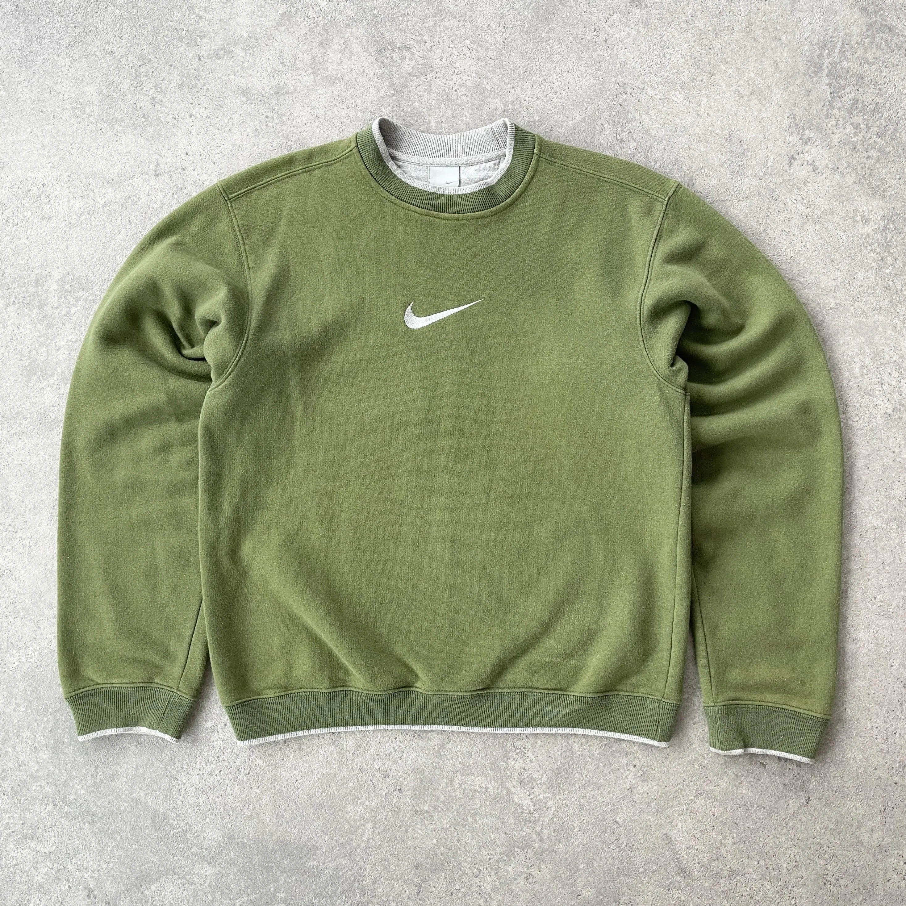 Nike RARE 2000s heavyweight embroidered sweatshirt (M)